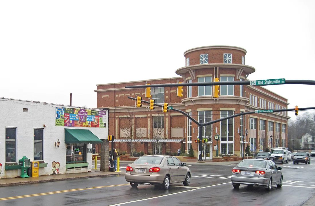 Making moves fast, simple, and stress-free for families and businesses in Huntersville, NC